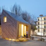 Autarkes Minihaus: Auf dem Gelände der Hochschule Coburg ist Circular Tiny House (CTH) entstanden. Es besteht aus nachhaltigen Materialien.