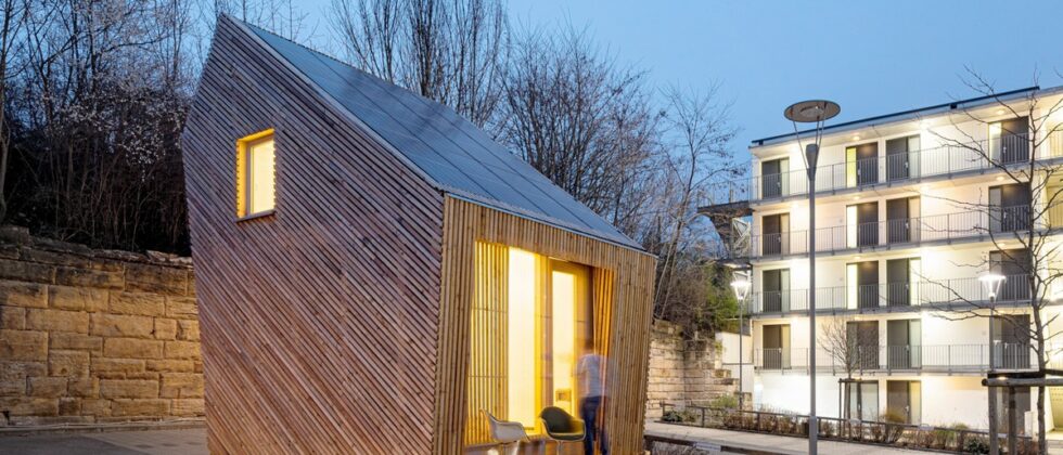 Autarkes Minihaus: Auf dem Gelände der Hochschule Coburg ist Circular Tiny House (CTH) entstanden. Es besteht aus nachhaltigen Materialien.