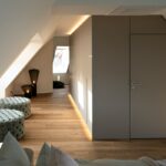 Designer, Tischler, Möbelrestaurateur und Innenarchitekt: Cyrus Ghanai stellt eine Maisonettewohnung im Norden Stuttgarts vor.