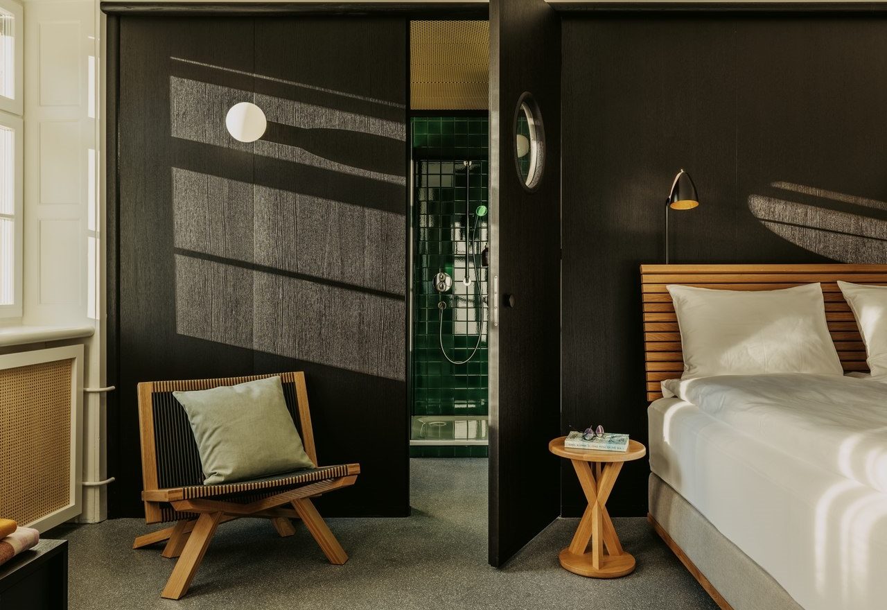 Von Herzog & de Meuron entworfenes Hotelzimmer im Volkshaus Basel