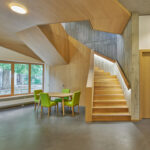 Für die Stuttgarter Waldorfschule errichteten Behnisch Architekten neue Unterrichtsräume für das Gymnasium.
