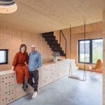 Innenarchitektin Katja Ewich und ihr Mann Jens Ewich, Schreiner, bauen Häuser, die mit herkömmlichen Sehgewohnheiten brechen.