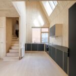 Effekt architects entwarfen ein Wohngebäude, dessen CO2-Fußabdruck dreimal kleiner als der eines typischen dänischen Einfamilienhauses ist.