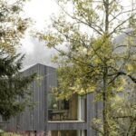 Die beiden Neubauten von Naemas Architekturkonzepte in Südtirol erfüllen die Bedürfnisse der beiden Generationen nach modernem Wohnen.