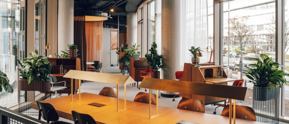 Die Innenarchitekten von BWM Architektur & Design gestalteten das Revo in München, ein Ort für Freizeit oder Arbeit.
