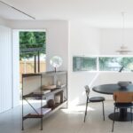 Die Neugestaltung eines Privathauses in Tel Aviv ist ein gemeinsames Projekt von Henkin-Shavit Studio und Giuseppe Gurrieri Studio.
