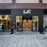 Der LJC Plus Flagshipstore verbindet stationären Handel und Social Media Community: von Michele Trevisan, Alessandro Giannavola und CD10. Beleuchtung von Molto Luce