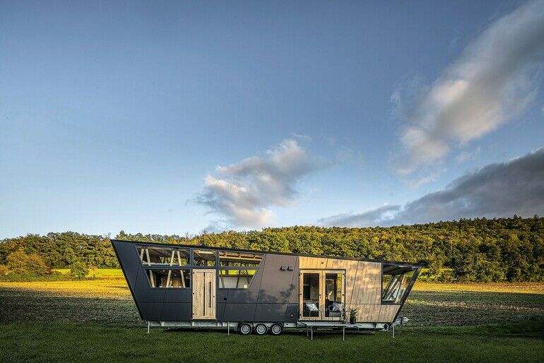 Das mobile Minihaus namens ‚Conti Home‘ veranschaulicht, welche Rolle Oberflächen für die Anmutungsqualität eines Raums spielen.
