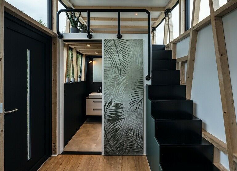 Das mobile Minihaus namens ‚Conti Home‘ veranschaulicht, welche Rolle Oberflächen für die Anmutungsqualität eines Raums spielen.