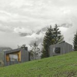Die beiden Neubauten von Naemas Architekturkonzepte in Südtirol erfüllen die Bedürfnisse der beiden Generationen nach modernem Wohnen.