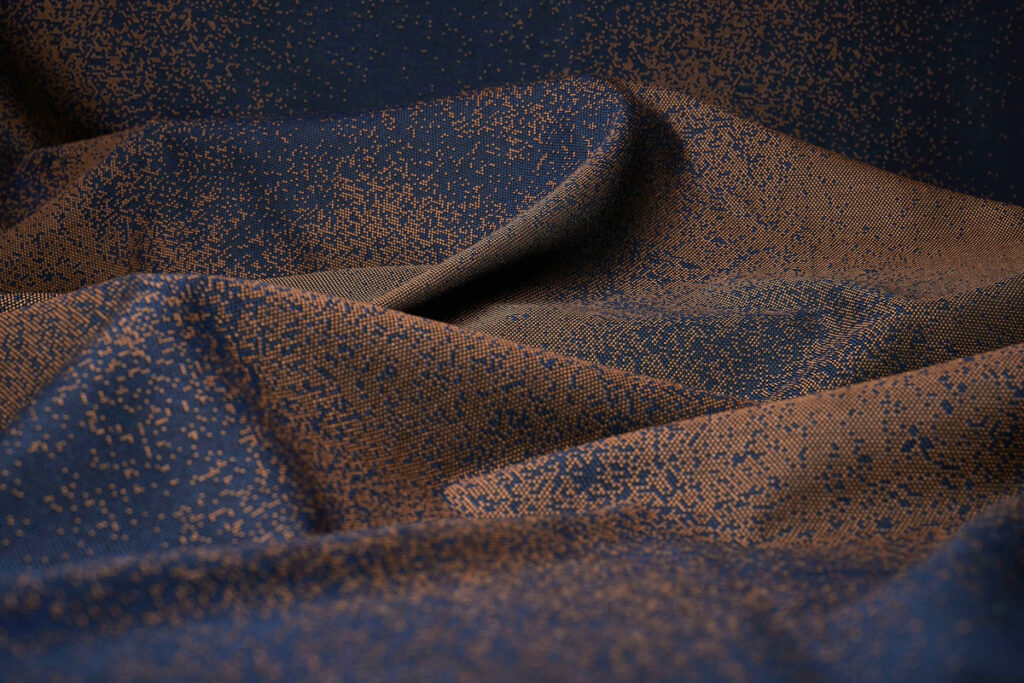 Textilien verleihen einem Raum Charakter. In dieser Produktstrecke findet sich eine inspirierende Auswahl an Absorber- und Bezugsstoffen.