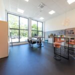 Das Familienunternehmen Windmöller ließ eine alte Werkshalle zu einem modernen workspace umgestalten. Mit dabei der Bioboden des Unternehmens.